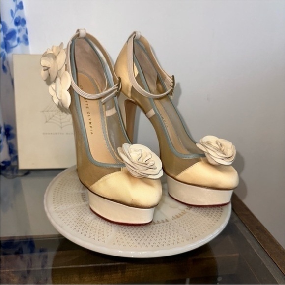 Charlotte Olympia Cream Platform Heels lace pump 39
